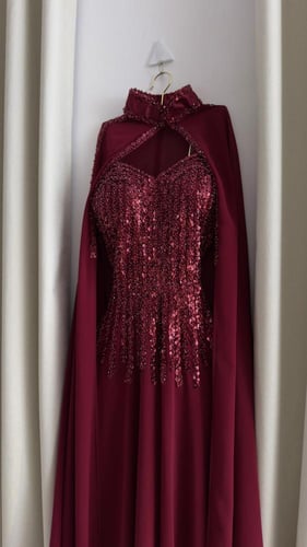 فستان سهرة قطعتين بتطريز ترتر فاخر مع كاب شيفون عو...