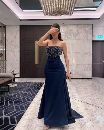 فستان كحلي فصوص حياكه