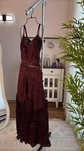 طقم إيلين برغندي لامع