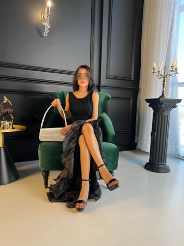 فستان اسود مكسر توب