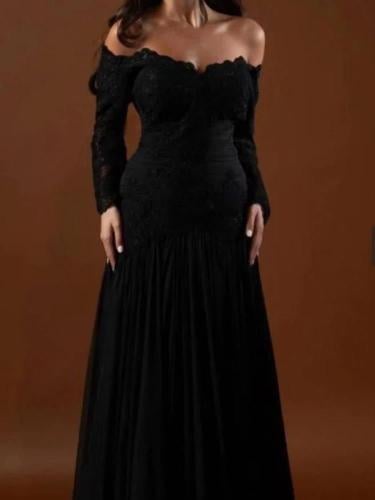 فستان الدانتيل الأسود الملكي