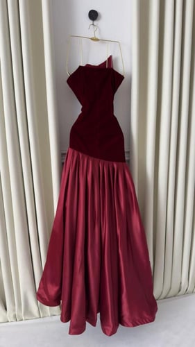 فستان سهرة مخملي وستان بلون توتي فاخر