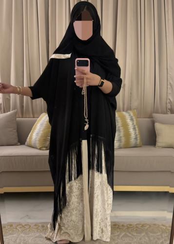 Black abaya in crepe with hadb detail
