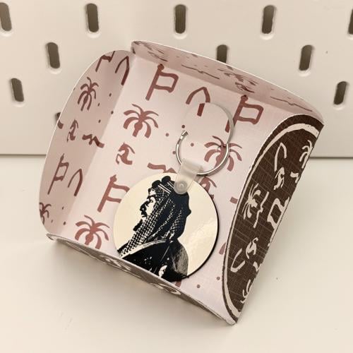 بوكس مع ميدالية المؤسس