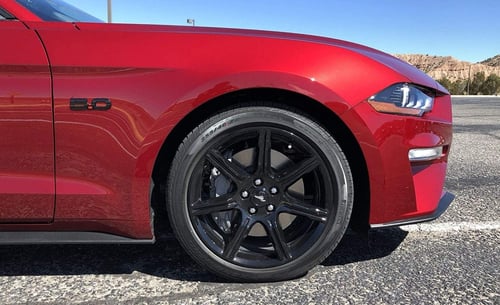 طقم شعار 5.0 من فورد بيرفورمنس