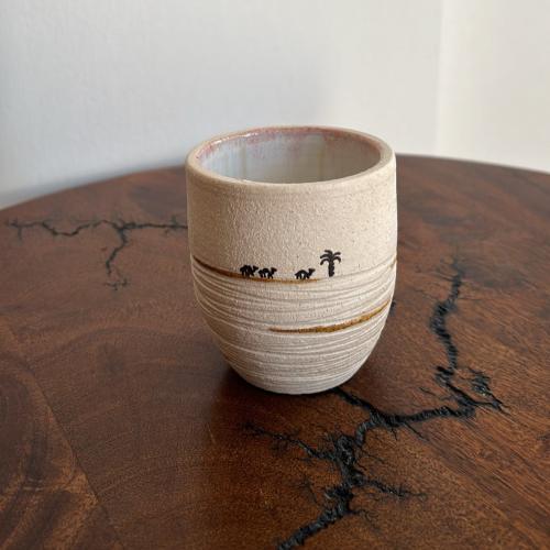 كوب جمال الصحراء وردي