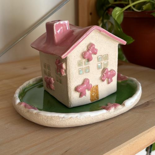 مبخرة الكوخ الفيونكة الوردية