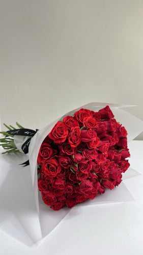 باقة بيبي جوري أحمر بتغليف شفاف