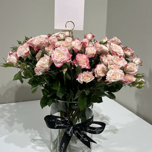 بيبي جوري وردي مع فازة اسطوانية