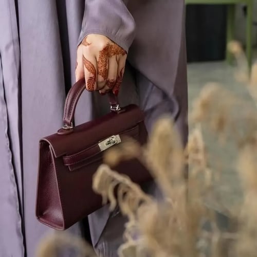 كيلي باق | عنابي