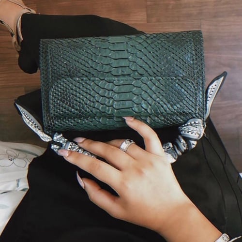 واليت باق | بنفسجي