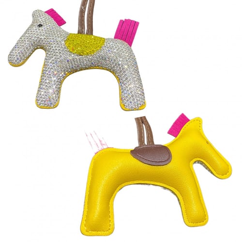 تعليقة حصان كريستال