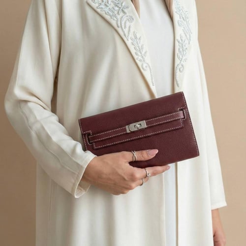 كيلي واليت | عنابي