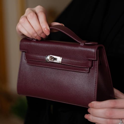 كيلي بوشيت | عنابي