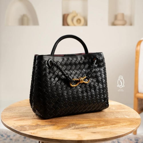 بوتيغا انديامو | أسود