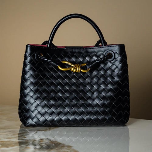 بوتيغا انديامو | أسود