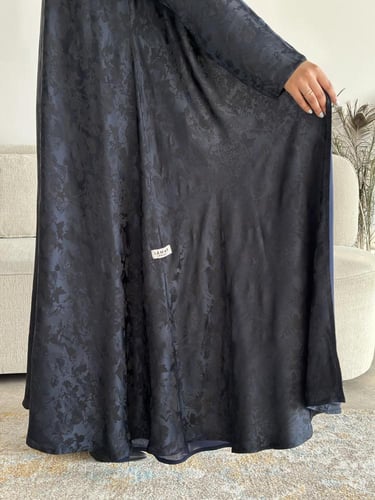 عباية جاكار ناعم مبطن بقصة كلوش