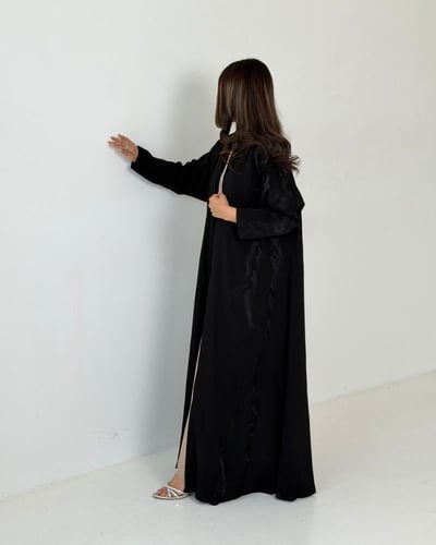 عباية حرير جاكار بقصة نصف كلوش