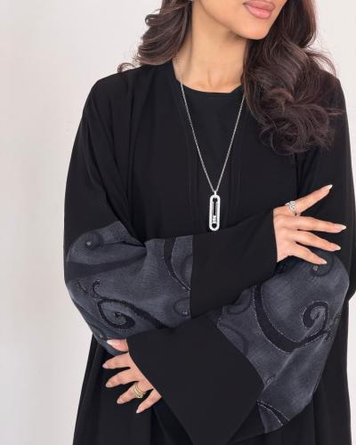 عباية كريب ملكي مع حرير تركي بقصة نصف كلوش