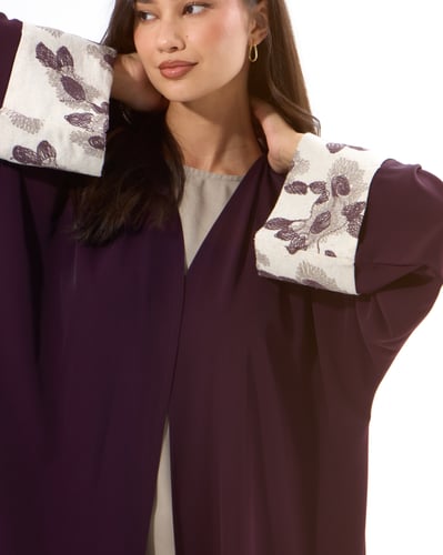 عباية كريب بنفسجي مع لنن مطرز بقصة نصف كلوش