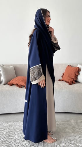 عباية كريب كحلي مع قطن كشميري بقصة نصف كلوش