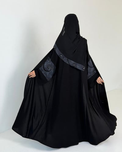 عباية كريب ملكي مع حرير تركي بقصة نصف كلوش