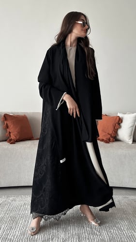 عباية كريب كوري و دانتيل فرنسي بقصة نصف كلوش