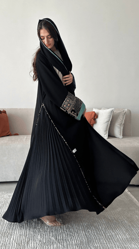 عباية كريب ملكي كوري و مخمل هندي مشغول بقصة نصف كل...