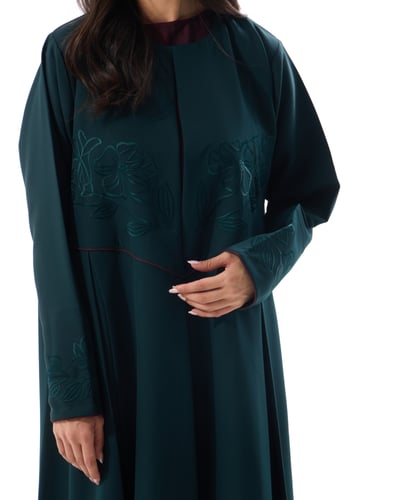 عباية كريب بترولي مع تطريز يدوي بقصة نصف كلوش