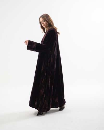 عباية مخمل عودي مع مخمل مكسر بقصة ربع كلوش