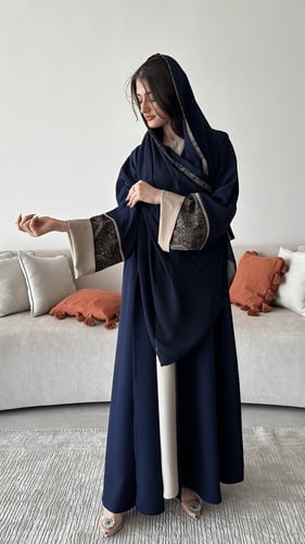 عباية كريب كحلي مع قطن كشميري بقصة نصف كلوش