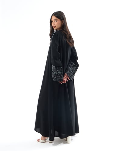 عباية كريب أسود ناعم بقصة نصف كلوش