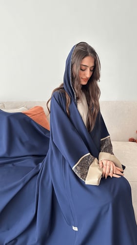 عباية كريب كحلي مع قطن كشميري بقصة نصف كلوش