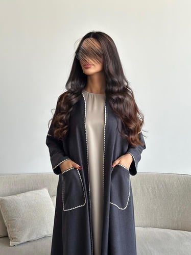 فستان عباية باللون البيج