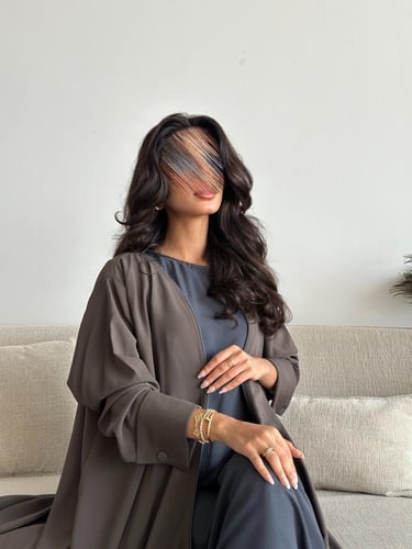 عباية كريب ناعم بقصة كلوش