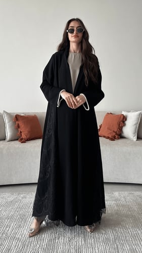 عباية كريب كوري و دانتيل فرنسي بقصة نصف كلوش