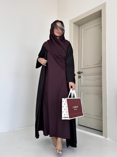 فستان عباية باللون العنابي