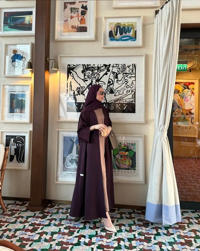 عباية كريب بنفسجي مع تطريز بقصة نصف كلوش