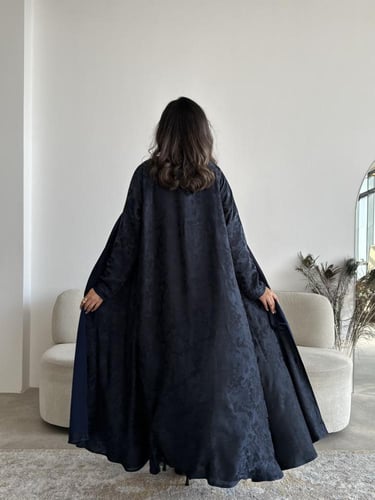 عباية جاكار ناعم مبطن بقصة كلوش