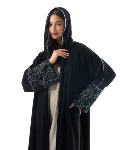 عباية كريب أسود ناعم بقصة نصف كلوش