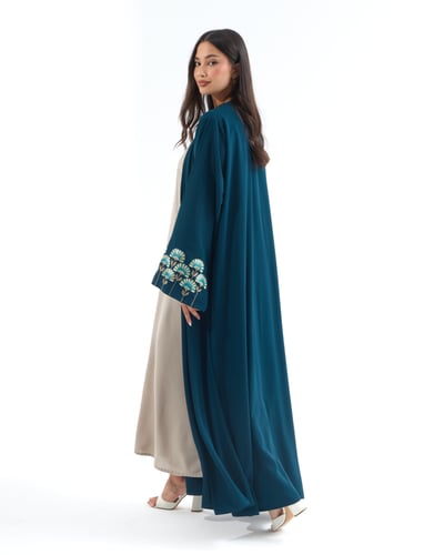 عباية كريب تركواز مع تطريز بقصة نصف كلوش