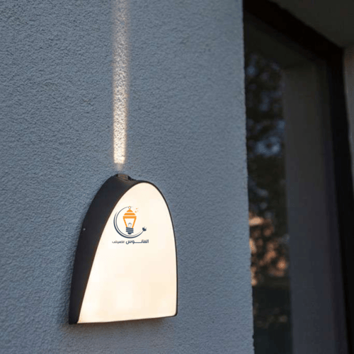 كشاف سور مثلث بلون اسود وإنارة صفراء - همر