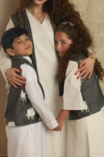The mother piece consists of two pieces with an exclusive design for Tommy Fashion