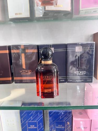 عطر هوكيد الاحمر