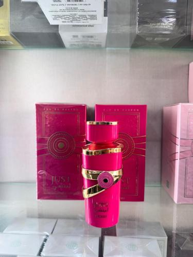 عطر جست ليتشي الوردي للجنسين.