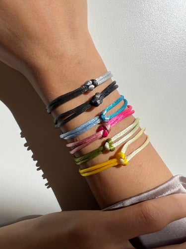 سوارة بـ قفل فضي