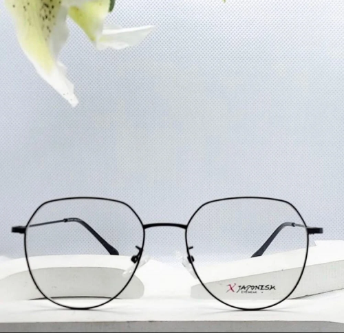 نظارة طبيه كلاسيكية