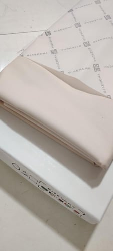 قماش جيفنشي H009 لون لحمي فاتح