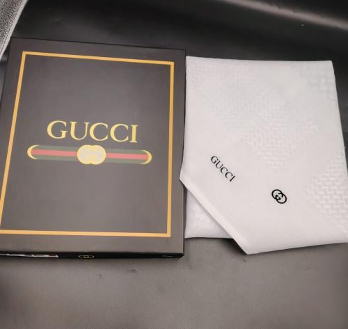 شماغ قوتشي ابيض انجليزي اصلي قطن100 ٪ اخر اصدار شم...