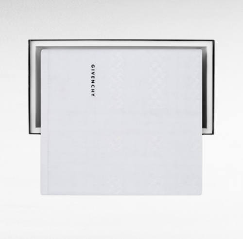 عرض العيد 4 أشمغة بسعر شماغين : جيفنشي رسمي 2025 +...